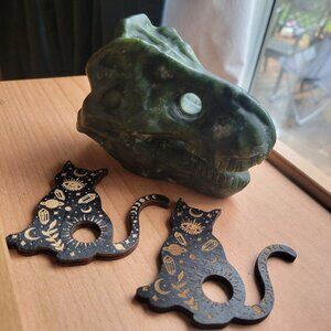 Crystal tyrannosaurus skull carving and cat orb holders